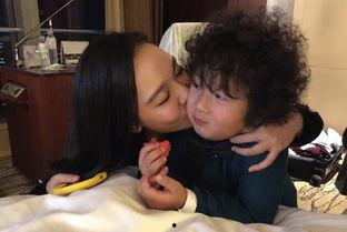 娱乐吃瓜美女主持